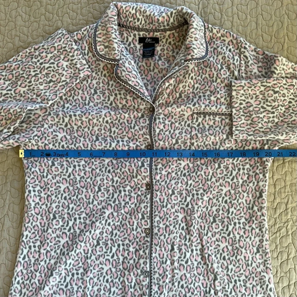 Aria Collection Light Pink, Gray & White Animal Print Fleece 2pc Pajama Set - Picture 3 of 10